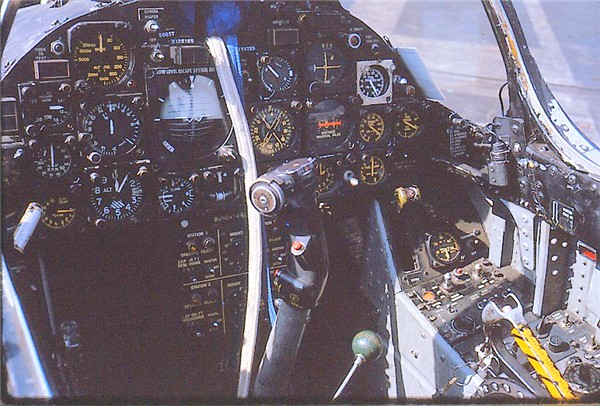 RF8A_Cockpit.jpg